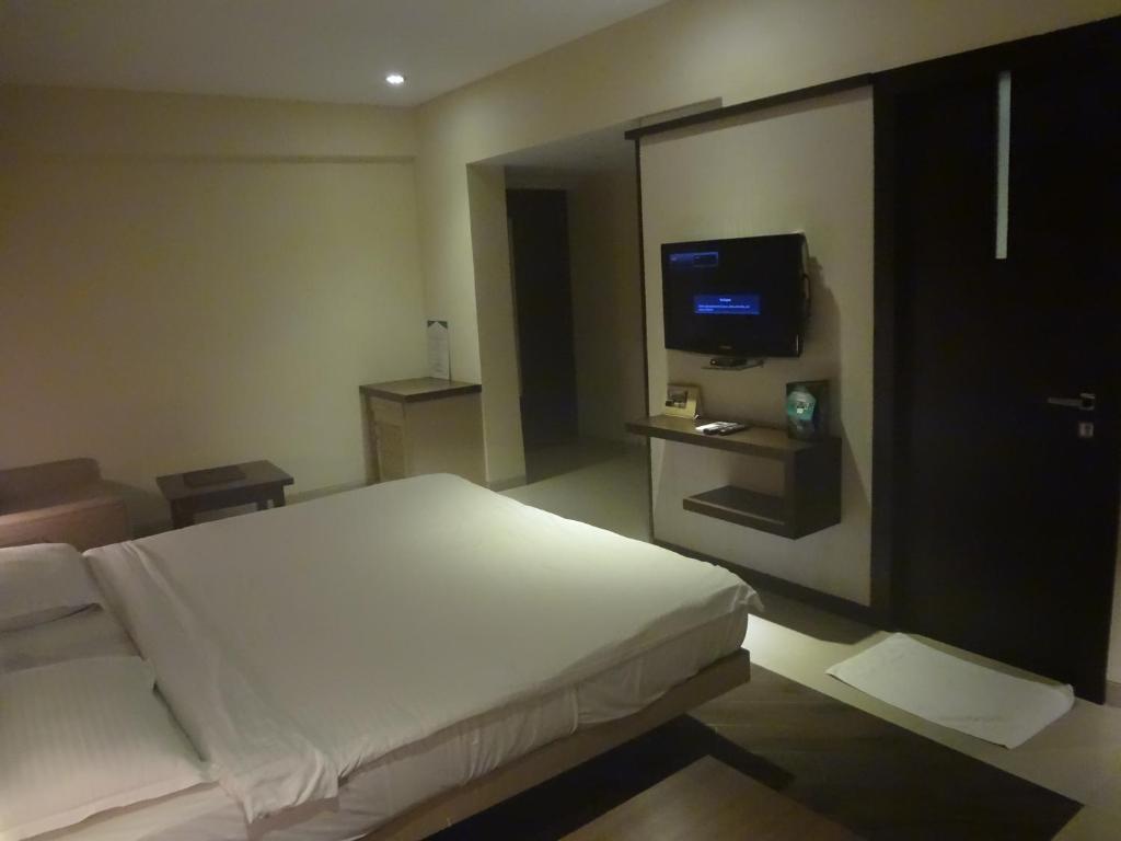 Hotel Capitol ธาเน ภายนอก รูปภาพ