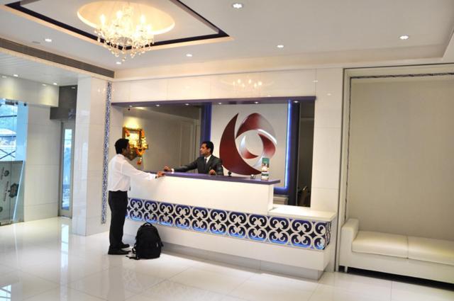 Hotel Capitol ธาเน ภายนอก รูปภาพ