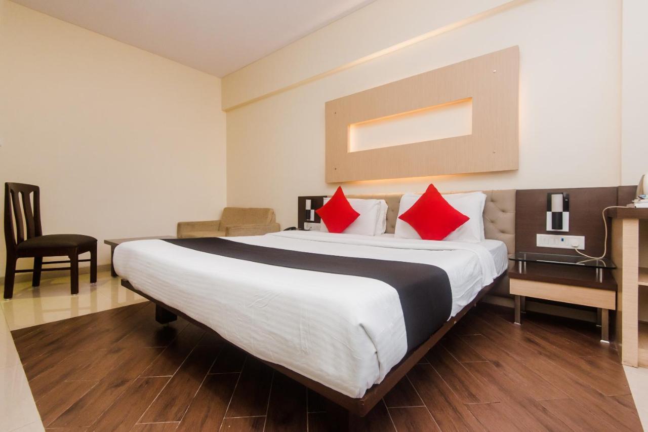 Hotel Capitol ธาเน ภายนอก รูปภาพ