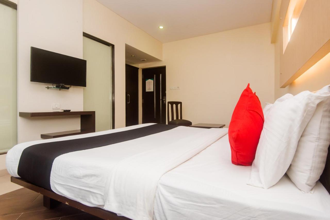 Hotel Capitol ธาเน ภายนอก รูปภาพ