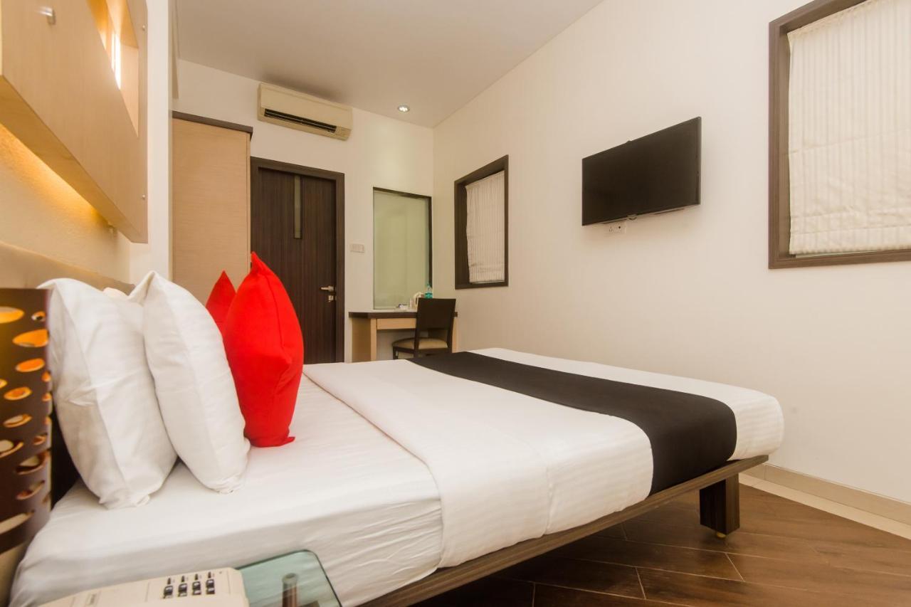 Hotel Capitol ธาเน ภายนอก รูปภาพ